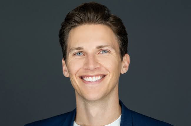 Portrait of Chris Rollins, leadership expert and keynote speaker.