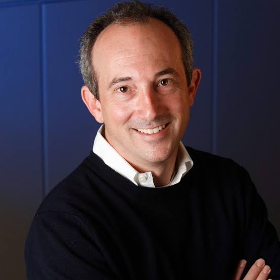 Portrait of Dr. David Agus, medical oncologist and healthcare keynote speaker available for booking.