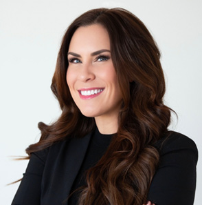 Global keynote speaker and entrepreneur Erin King smiling in a professional headshot.