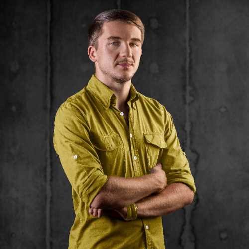 Portrait of keynote speaker and inventor Jack Andraka with arms crossed.