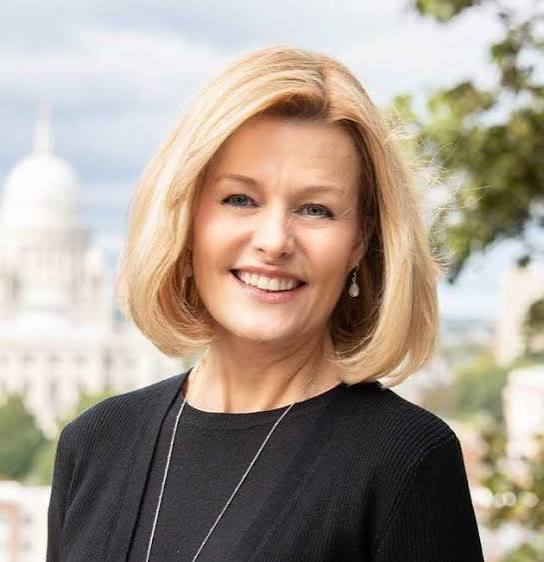 Portrait of Laura L. Adams, digital health expert and keynote speaker.