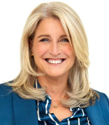 Portrait of keynote speaker and innovation futurist Lisa Bodell.