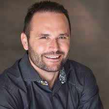 Portrait of Mike Biselli, health-tech entrepreneur and keynote speaker represented by Infinite Speakers.